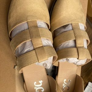 New.. never worn women’s tan slip on shoe.